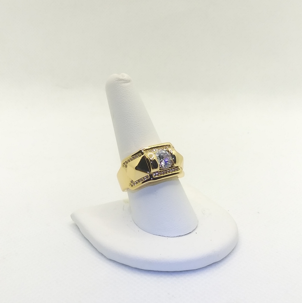 Elegant 18ktgf ring with Austrian crystal